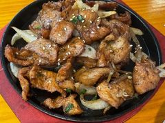 铁板爽肉-九道菜有鸡鱼头(石鼓路店)