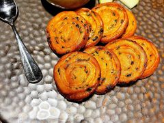 榛果焦糖鹅肝酱拌葱油饼-杭州西子湖四季酒店·金沙厅