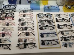 -J-Optical佳视明眼镜·蔡司视觉(青岛金茂览秀城店)