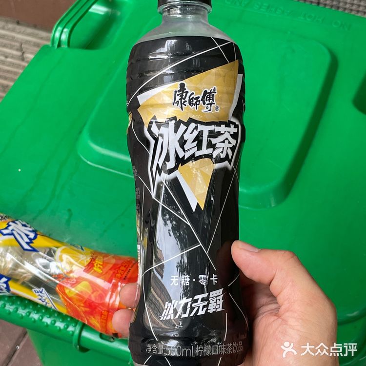 无糖的黑金版康师傅冰红茶