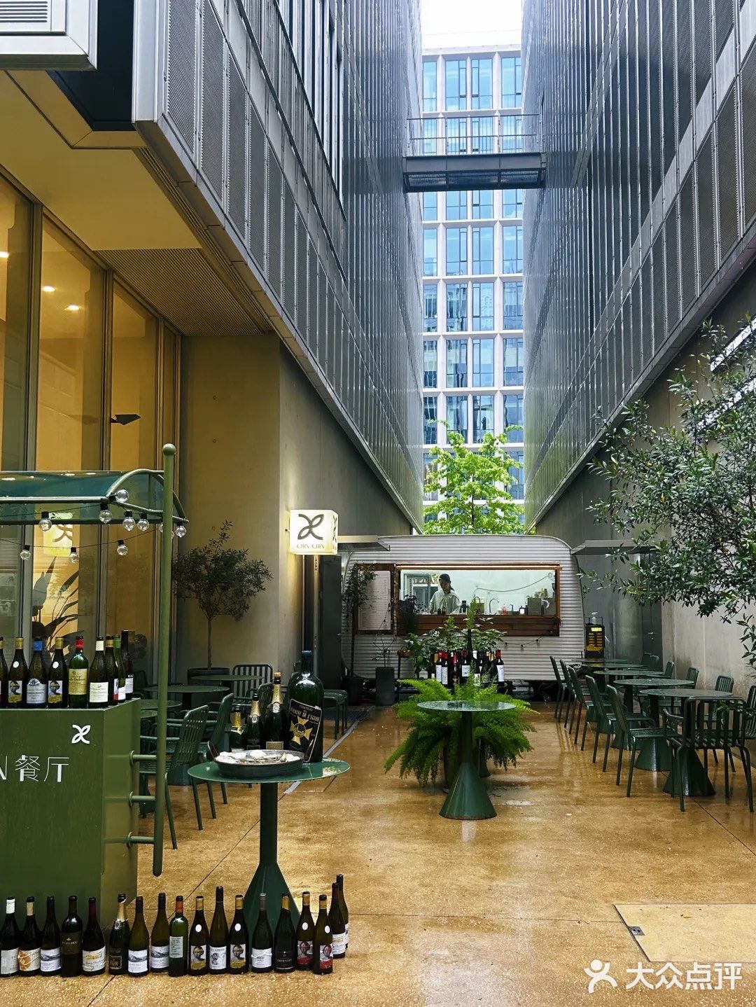 不愧是天目里的餐馆，高级感拉满！