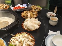 -菌海森林·非遗野生菌火锅(西山区滇池路摩根道店)