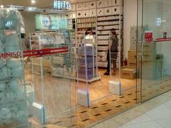 -名创优品(北京新中关购物中心地铁层店)