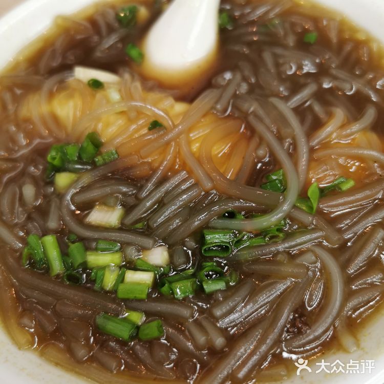 加上8个小笼包，表示吃不完