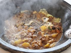 -粘豆包柴火铁锅炖