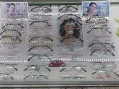 -翰佐蔡司小乐圆·依视路星趣控·暴龙眼镜折扣店