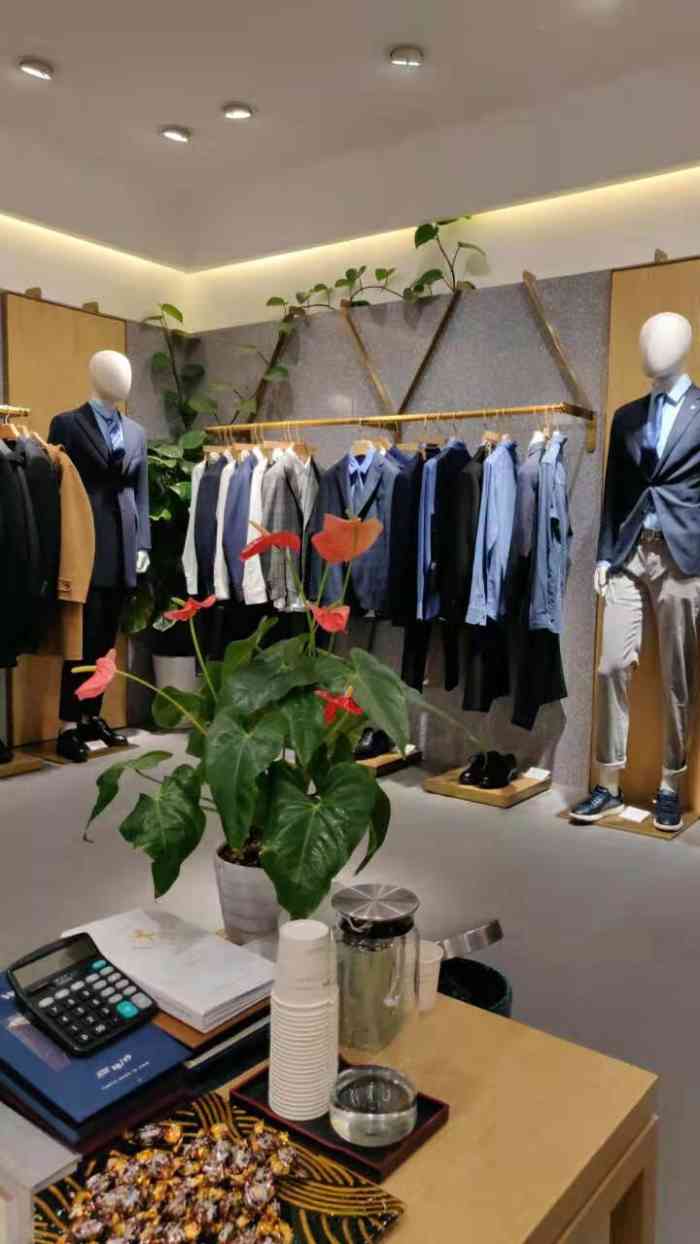 vicutu(西湖银泰城店)-"第一次和男票一起去买西装,这是那天去的第.