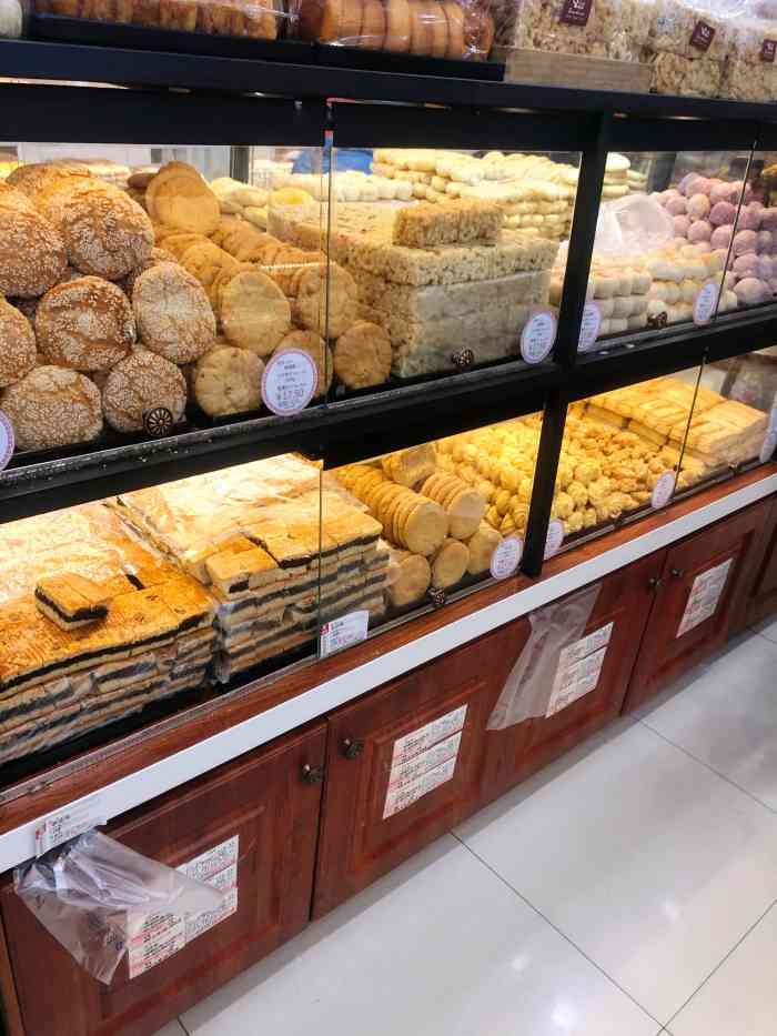 秋林糕点-"位置:李家村秋林最北头,好几个货架都是秋.