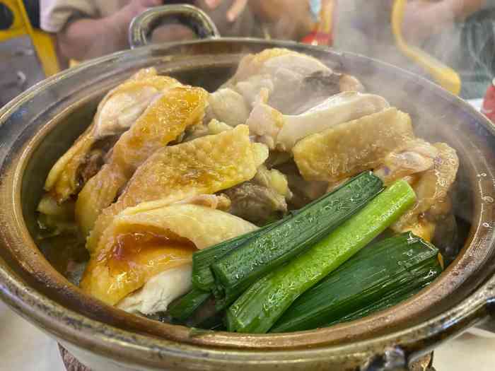 天桥底鸡煲-"店铺位置在离高速口不远 很方便 所以我们.