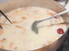 -洪氏嗨捞·广东猪肚鸡·椰子鸡火锅(西咸万象城店)