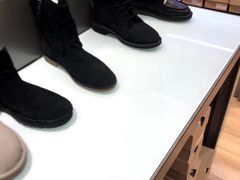 -UGG(燕莎奥特莱斯购物中心店)