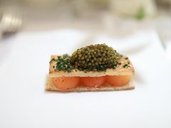 有机蛋黄吐司鱼子酱和香草-Jean Georges
