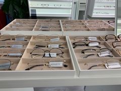 -目艮眼镜SHOWROOM(品牌集合店)