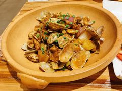 花甲烧牛蛙-霄汉牛三鲜湖北砂锅菜(万松园2店)
