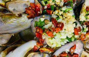 Stir-fried Freshwater Clams with Garlic