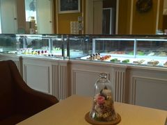 面包甜点陈列柜-莫奈花园法式蛋糕