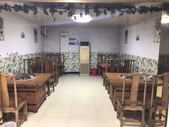 大堂-清真长山屯泉水灶台鱼(佳庆道店)