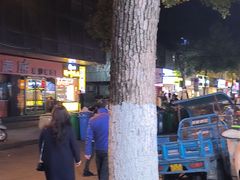 -官亭路小吃一条巷