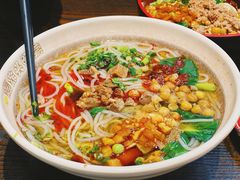 -爆炸头阿姨小四川正宗川味小吃(无任何分店)