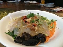 盆菜-靠山屯东北农家菜(八龙桥雅苑店)