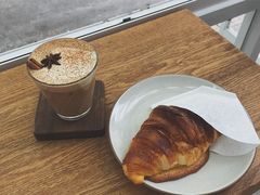 咸蛋黄可颂-怪 kafe.