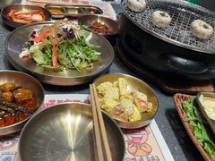 -草家酱蟹炭火烤肉店(珲春南路二店)