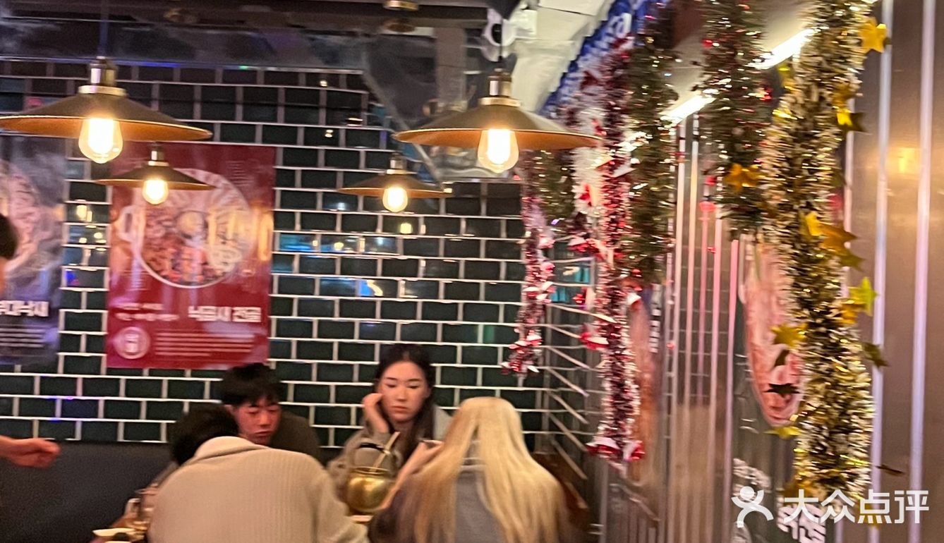 上海的！这家韩料火锅太好玩了，棉花糖都上桌，开心🥳