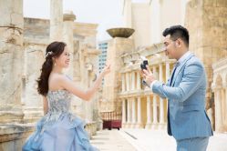 -现代经典婚纱摄影