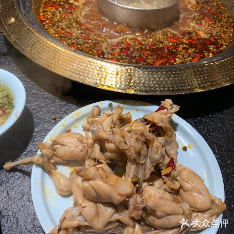 终于吃到哈尔滨的牛蛙自助火锅‼️