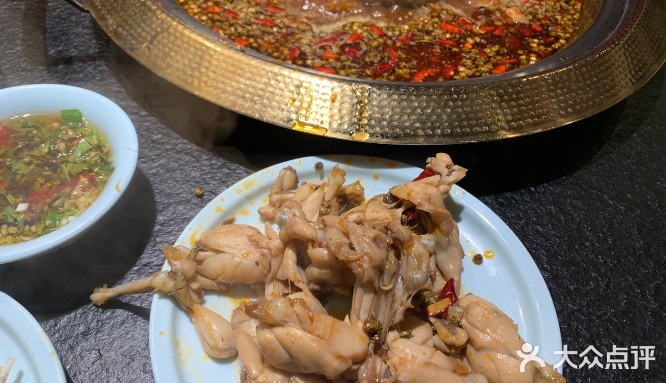 终于吃到哈尔滨的牛蛙自助火锅‼️