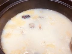 -洪氏嗨捞·广东猪肚鸡·椰子鸡火锅(西咸万象城店)