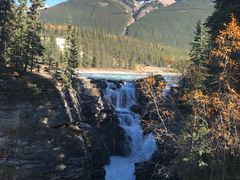 -阿萨巴斯卡瀑布观景点