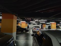 -磐基中心-停车场