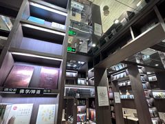 -钟书阁(群光广场店)