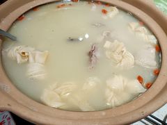 腌笃鲜鸡肉砂锅-阿莉餐厅(枣阳路店)