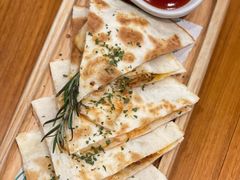 -Chom Cafe and Restaurant