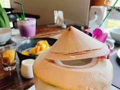 椰子水-Chom Cafe and Restaurant