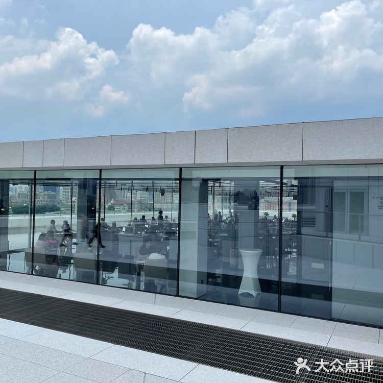 上海最好的现当代艺术馆的浦东美术馆开馆啦[加油]