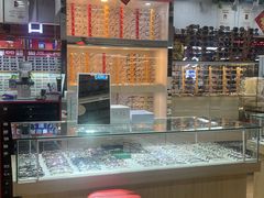 -吉庆眼镜店•蔡司•依视路(开泰眼镜市场店)