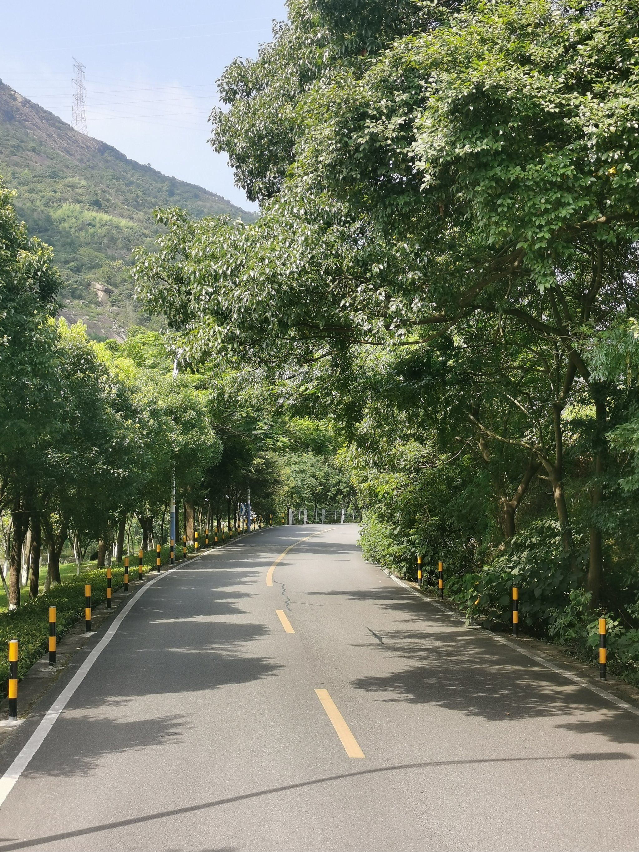 曲径通幽的山间路