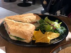 煎鸡胸肉帕尼尼-HELLO 27 意面·沙拉·帕尼尼