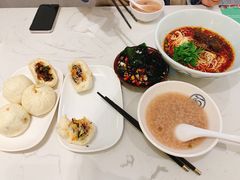 -李与白包子铺(桐梓林店)