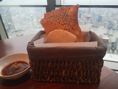 餐前龙虾片-上海柏悦酒店·世纪100牛排馆