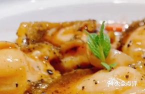 Black Truffle and Huai Mountain Stewed Large Abalone