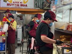 -Bánh Mì Huynh Hoa