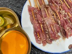 -何妹湿辣牛肉·粤式烧烤砂煲(桂雅路店)