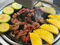 -围炉肉舍•炭烤活鳗•丹东海鲜烤肉(步行街店)