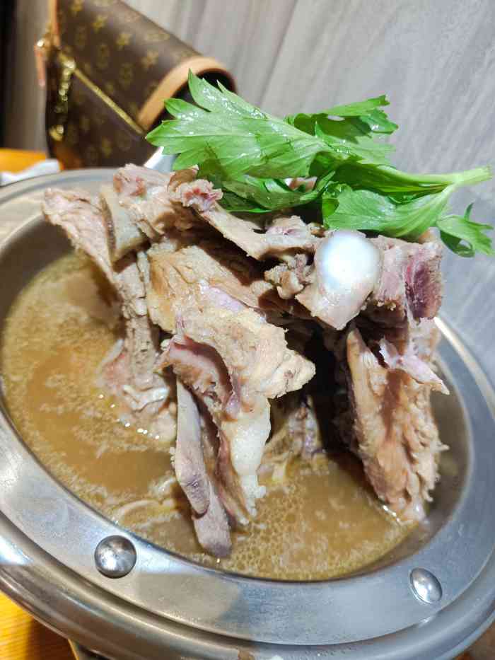 一骨香大盆骨-"今天去修车.中午找吃的.在大众点评上搜到.