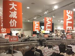 店内环境-H&M(鹏欣水游城店)