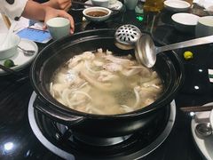 -东椰·海南椰子鸡火锅(朝阳门店)
